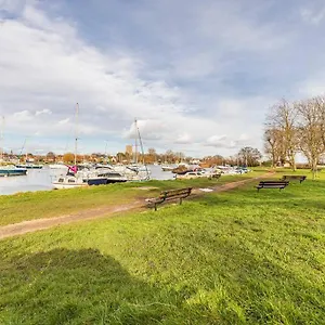Elmsway - Southbourne Holiday home