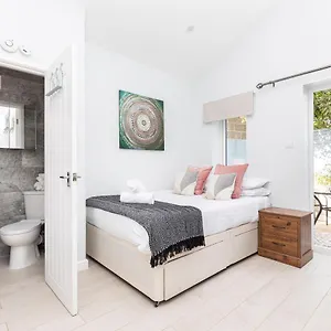 New, Stylish Flat With Private Patio And Free On-street Parking Check Out At 11am Apartment